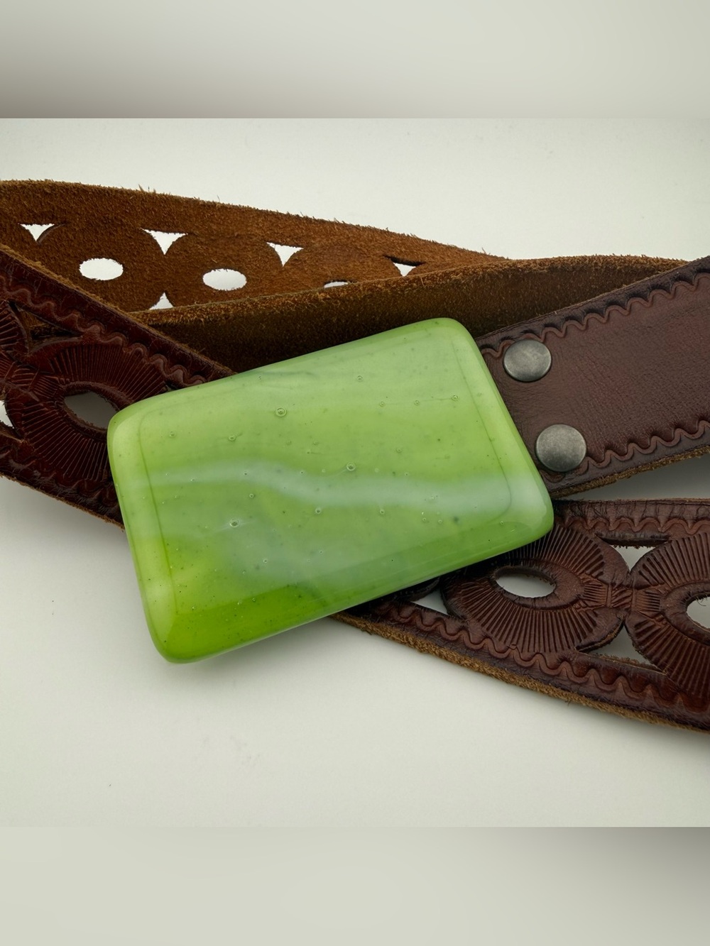 VTG Lucky Brand Brown Leather Belt w/Green Fused Glass Buckle Size Medium
